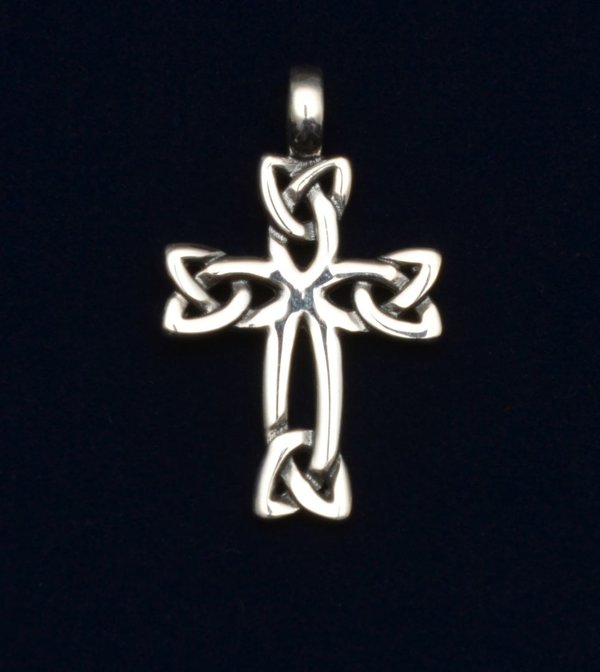 Kreuzanhänger aus Silber, keltischer Knoten